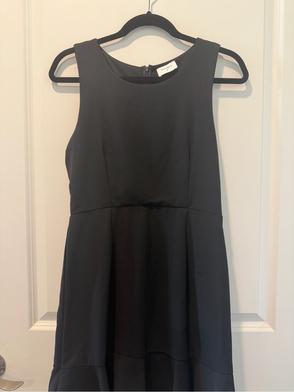 Everly Black Sleeveless Fit & Flare Midi Dress Size Medium